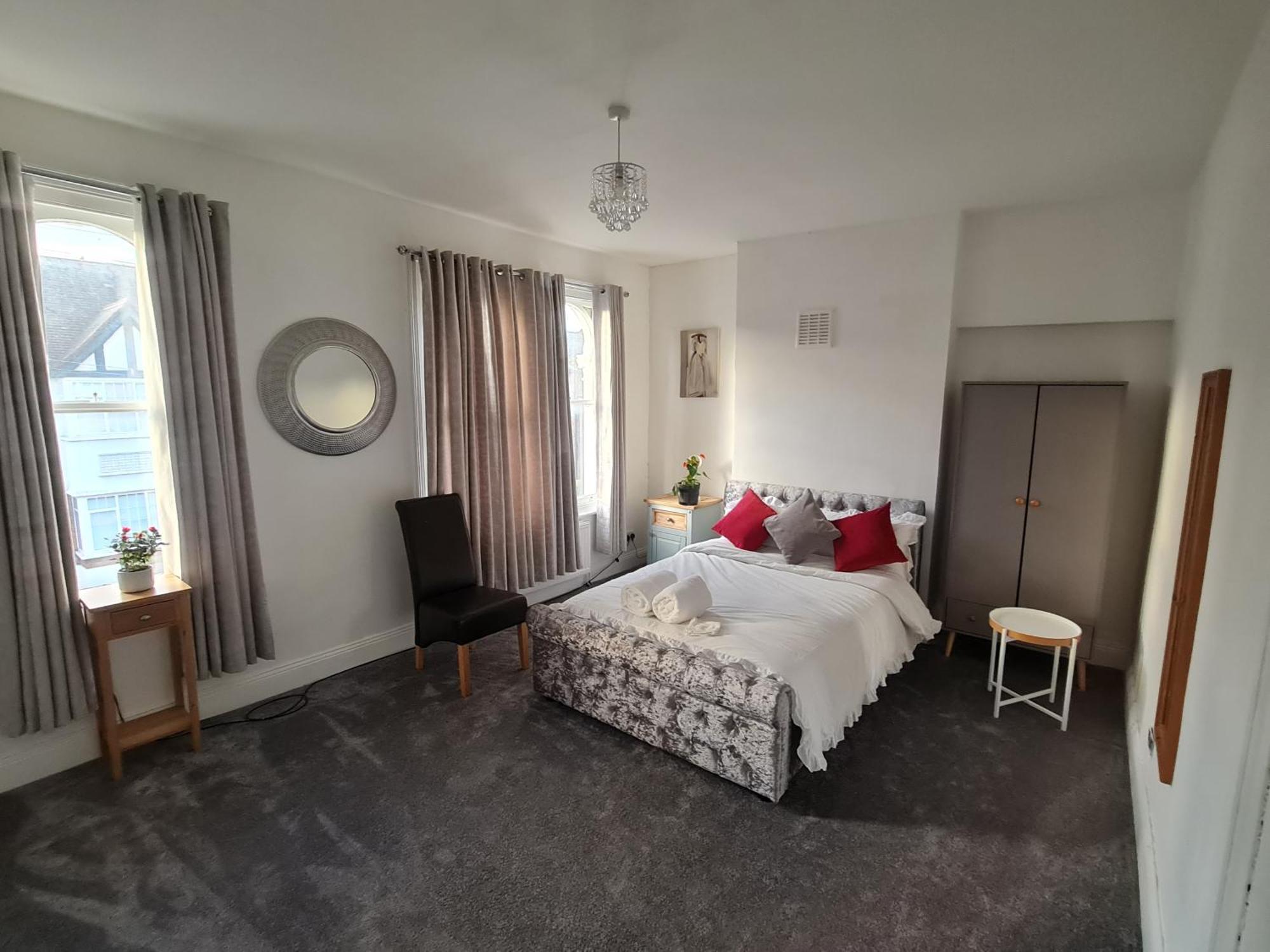3-bed House In Self-contained In Ladywell