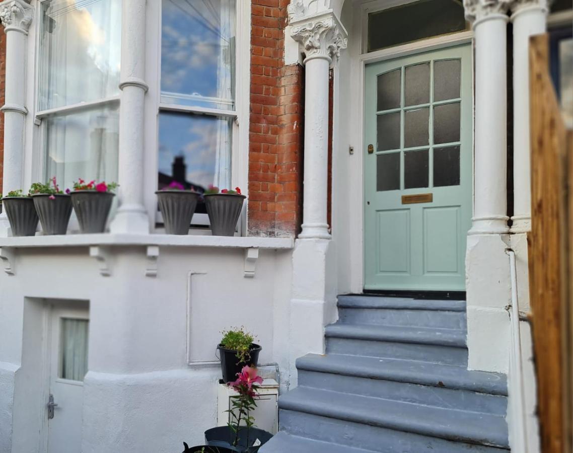 3-bed House In Self-contained In Ladywell