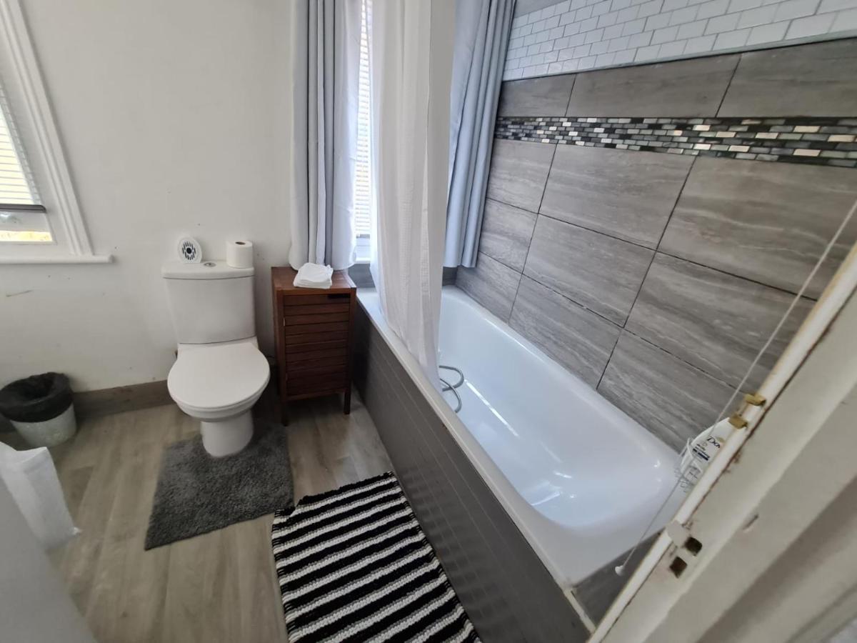 3-bed House In Self-contained In Ladywell