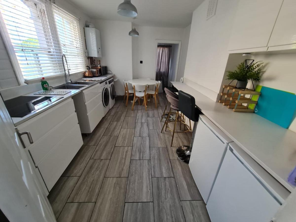 3-bed House In Self-contained In Ladywell * London