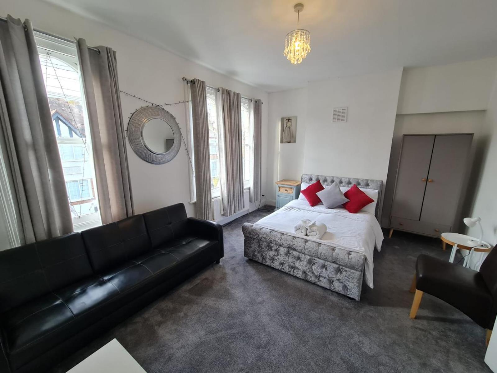 Ferienhaus 3-bed House In Self-contained In Ladywell *